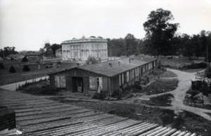 Le château de Pignerolle et les baraquements allemands réutilisés par les français après-guerre