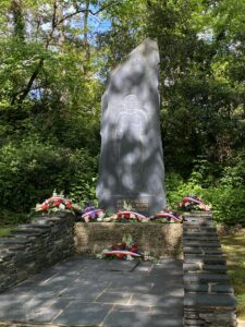Des gerbes ont été déposées au monument des fusillés de Belle-Beille lorslors Cérémonie du souvenir aux victimes et héros de la Déportation