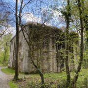 Un des bunkers à étage du domaine de Pignerolle