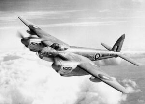 Un chasseur-bombardier Mosquito de la Royal Air Force (RAF)
