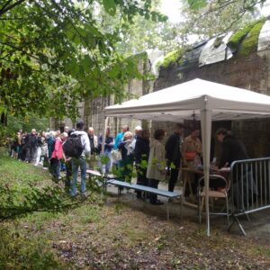 Des centaines de personnes venue à Pignerolle lors des Journées du Patrimoine à Saint-Barthélemy-d'Anjou parcourir les bunkers de Pignerolle