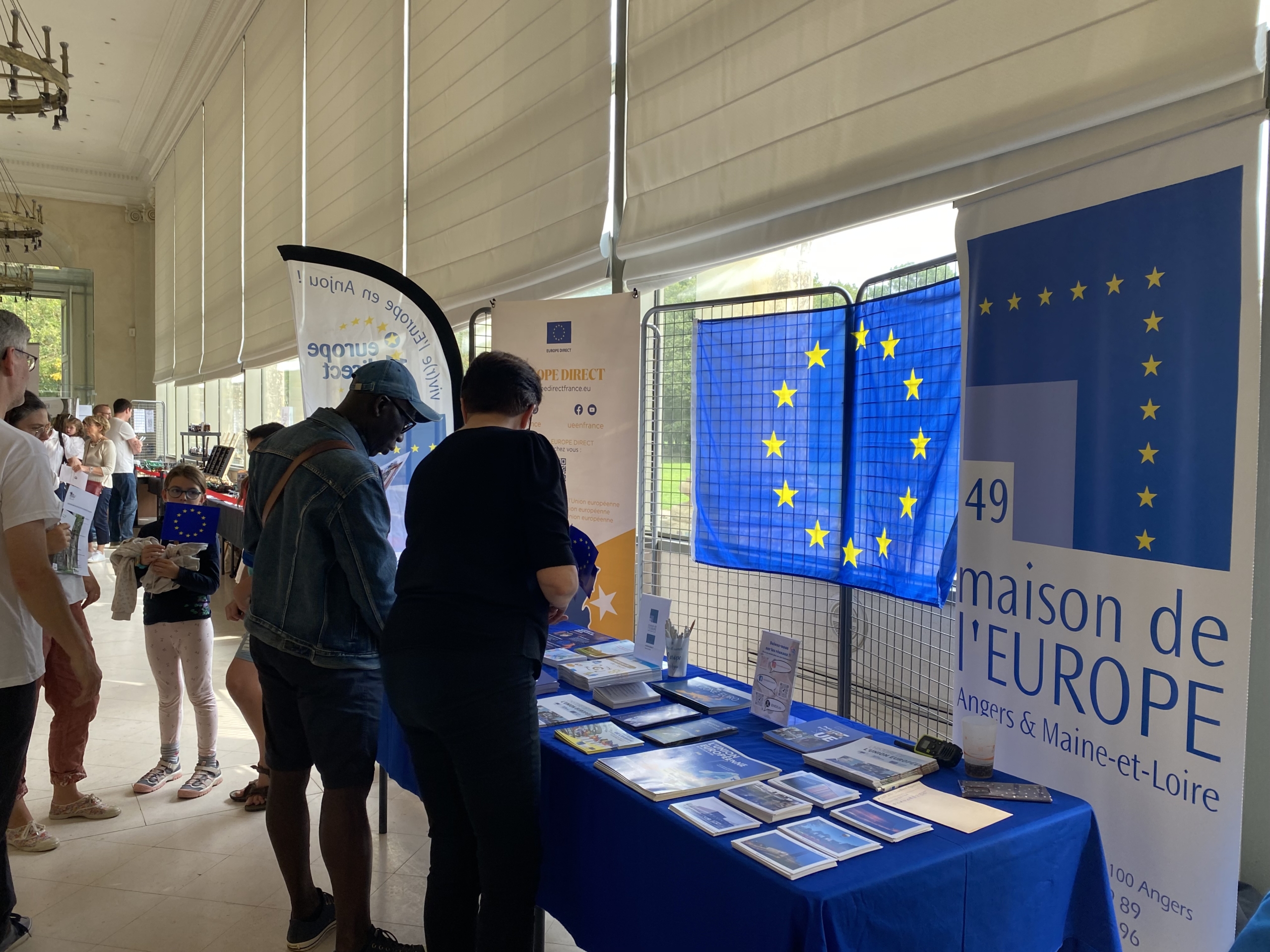 Cette année, la Maison de l'Europe était présente à Pignerolle pour expliquer aux visiteurs ses missions mais également montrer que l'Europe est présente dans notre vie quotidienne.